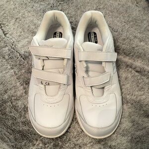 Men’s new balance walkingg shoes withh Velcro closures size 12 EE